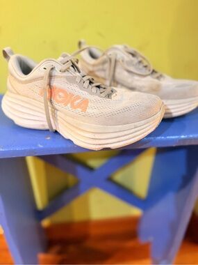 Hoka 8D Bondi